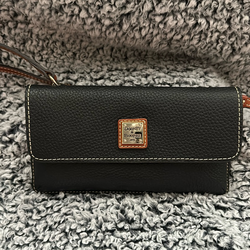 Dooney & Bourke wristlet/crossbody wallet